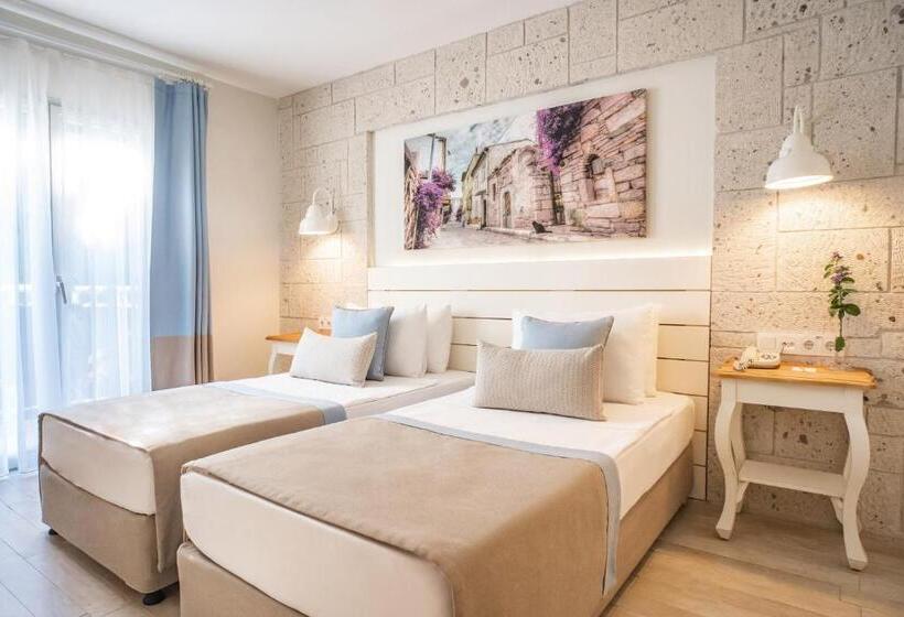 בית מלון כפרי Mark Warner Phokaia Beach Resort