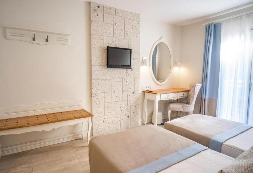 בית מלון כפרי Mark Warner Phokaia Beach Resort