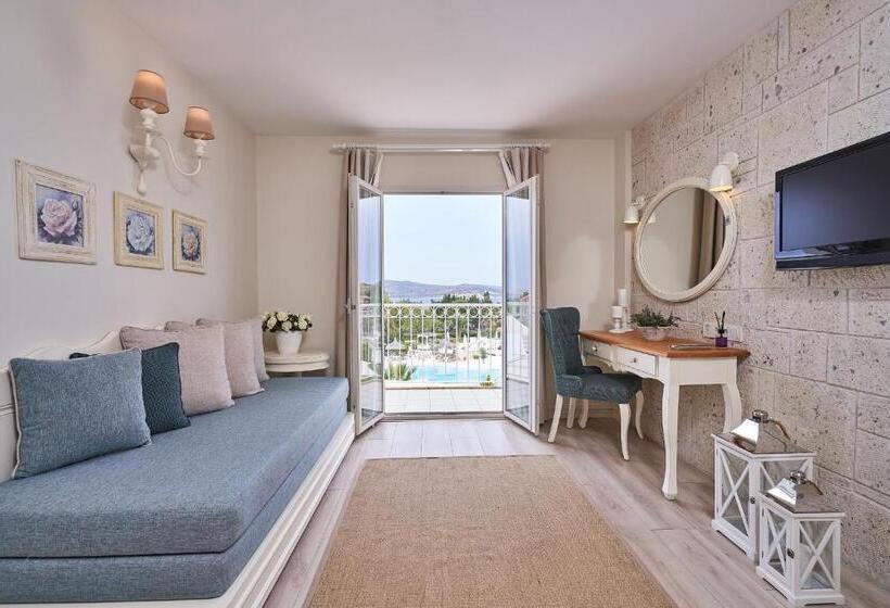 בית מלון כפרי Mark Warner Phokaia Beach Resort