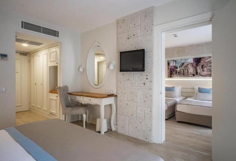 בית מלון כפרי Mark Warner Phokaia Beach Resort