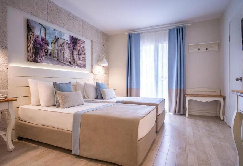 בית מלון כפרי Mark Warner Phokaia Beach Resort