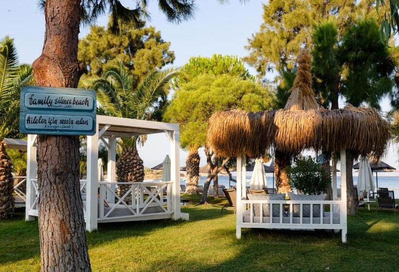 בית מלון כפרי Mark Warner Phokaia Beach Resort