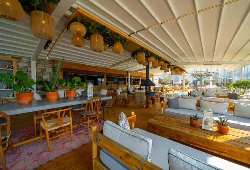 בית מלון כפרי Mark Warner Phokaia Beach Resort