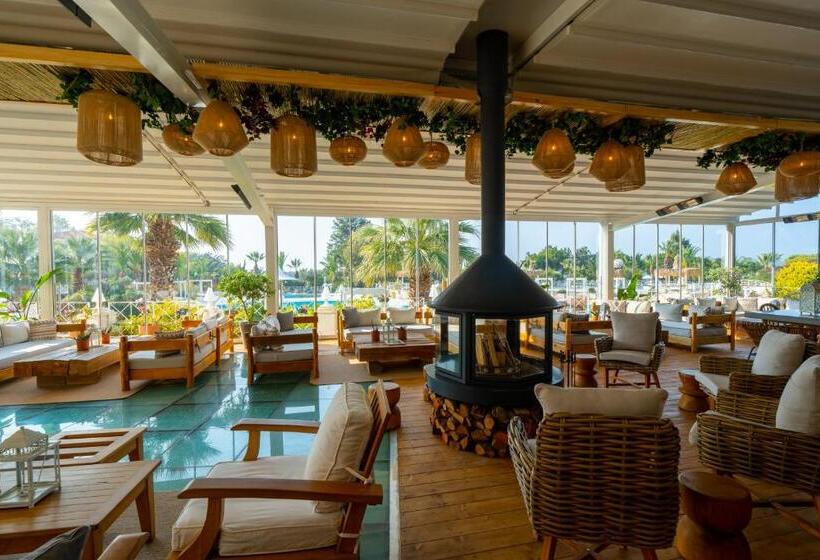 בית מלון כפרי Mark Warner Phokaia Beach Resort