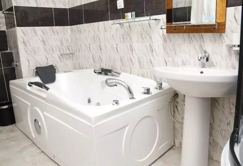 Reiz Continental Hotel Abuja