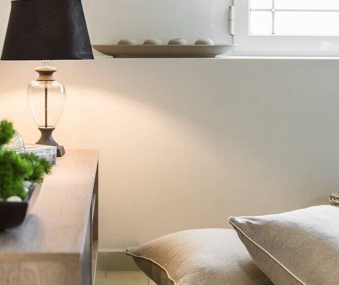 Malibu Studios   Elegant & Cosy