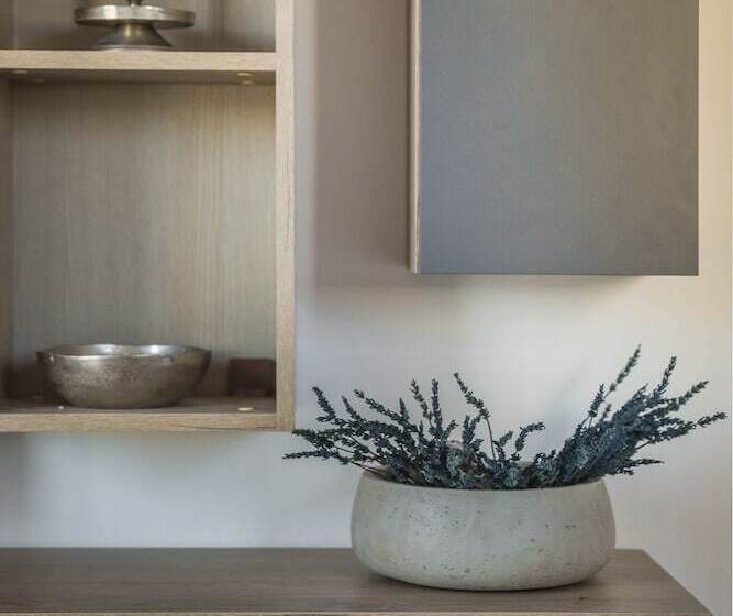 Malibu Studios   Elegant & Cosy