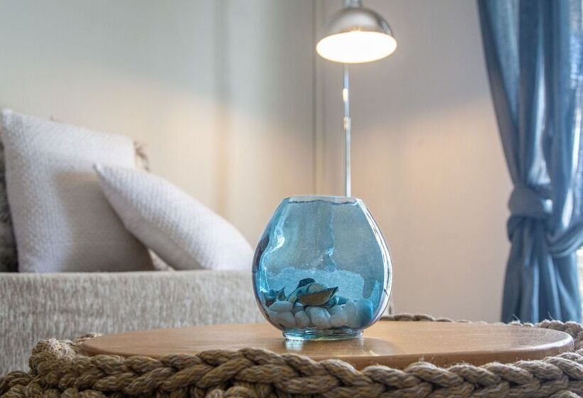 Malibu Studios   Elegant & Cosy