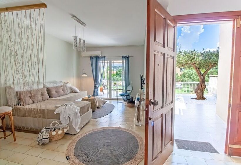 Malibu Studios   Elegant & Cosy