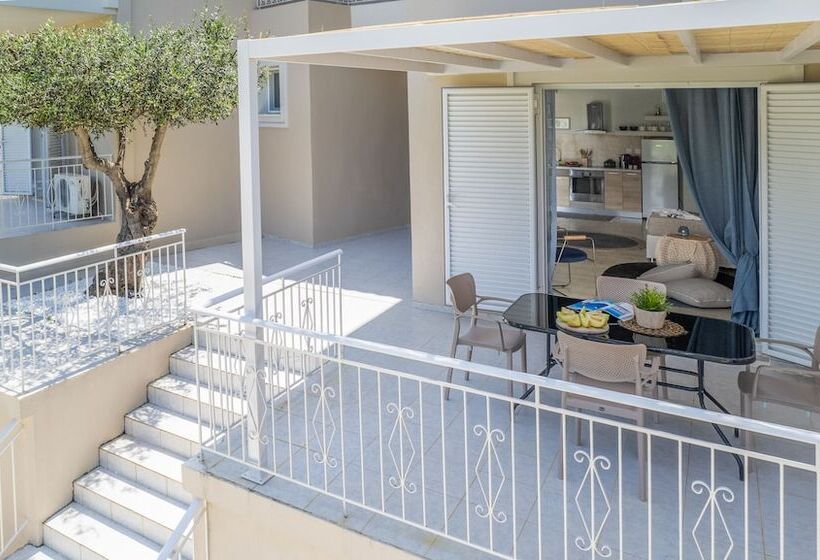 Malibu Studios   Elegant & Cosy