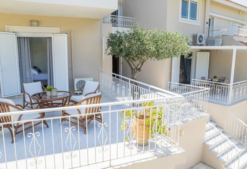 Malibu Studios   Elegant & Cosy