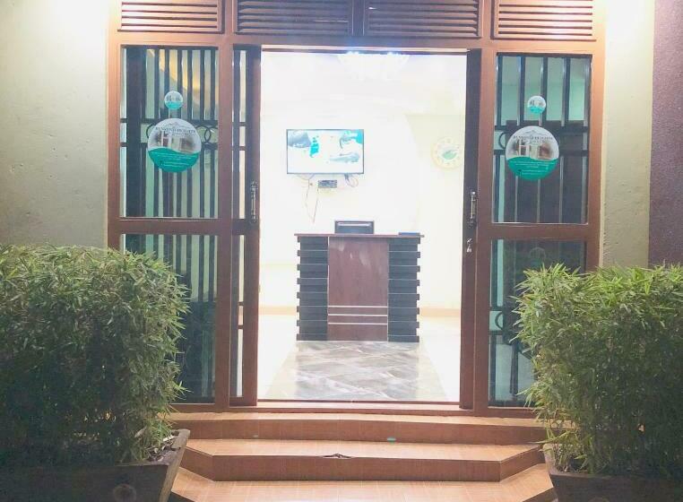 Bunyonyi Heights Inn
