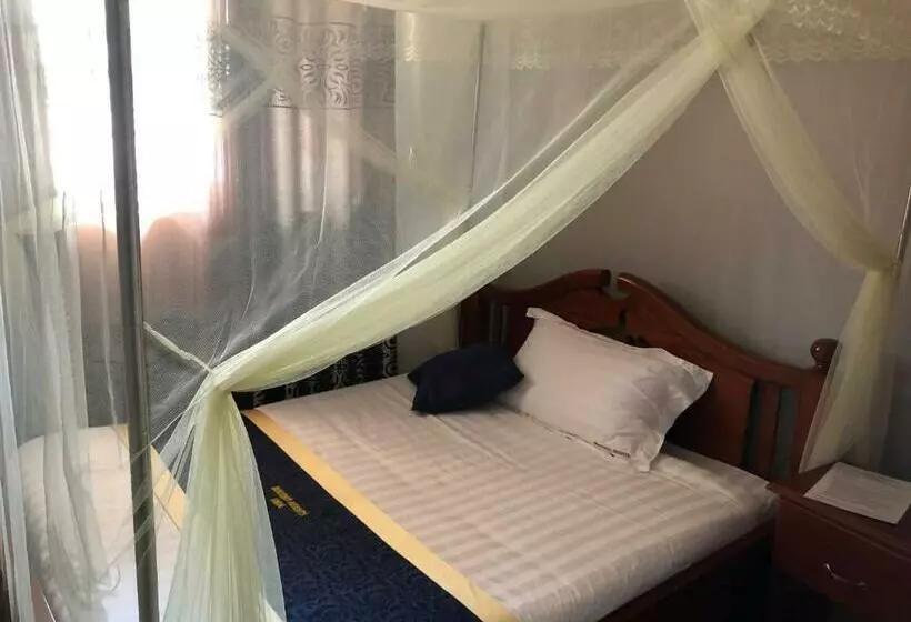 Bunyonyi Heights Inn