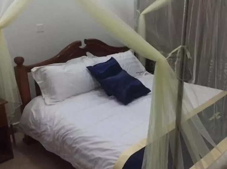 Bunyonyi Heights Inn