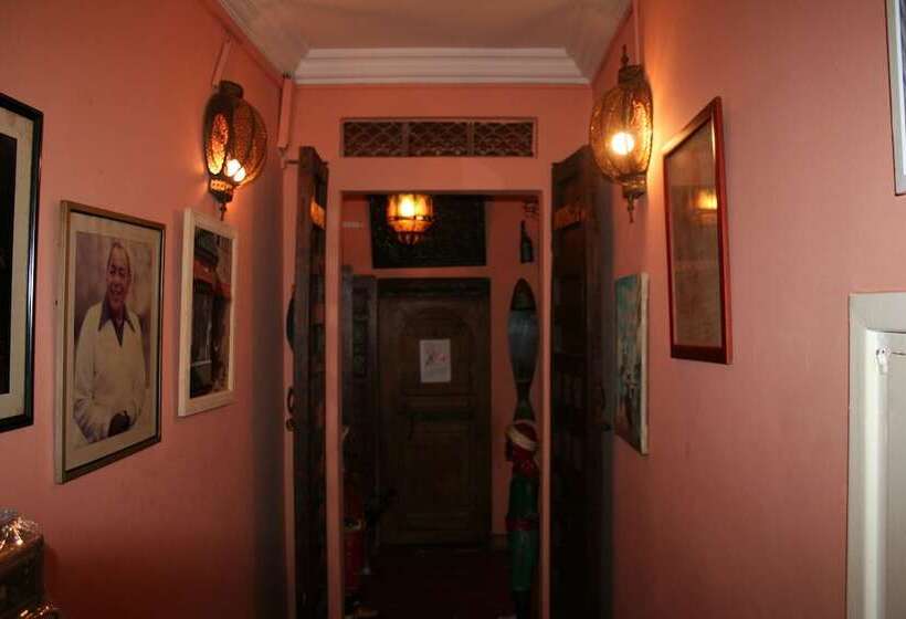 בית מלון כפרי Ambassy