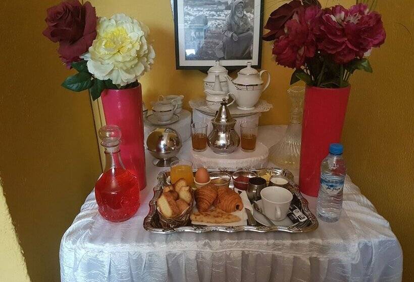 בית מלון כפרי Ambassy