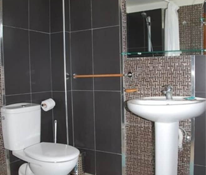 בית מלון כפרי Ambassy