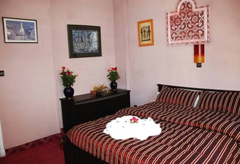 בית מלון כפרי Ambassy