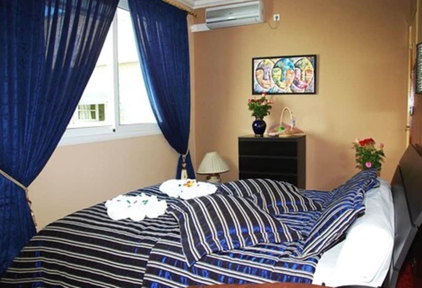 בית מלון כפרי Ambassy