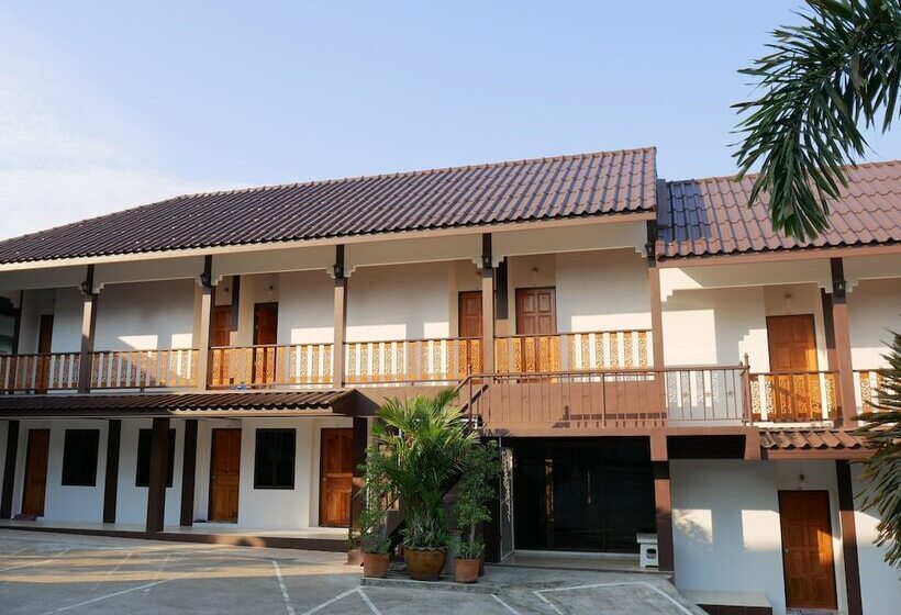 בית מלון כפרי Pattana Resort