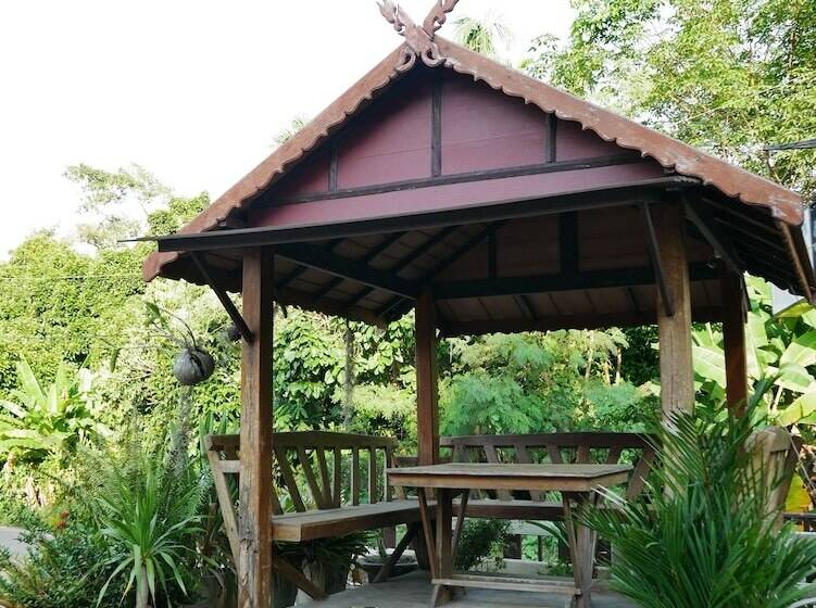 בית מלון כפרי Pattana Resort