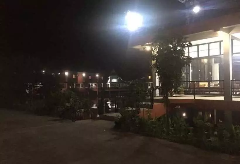 ホテル Rung Chiangrai Resort