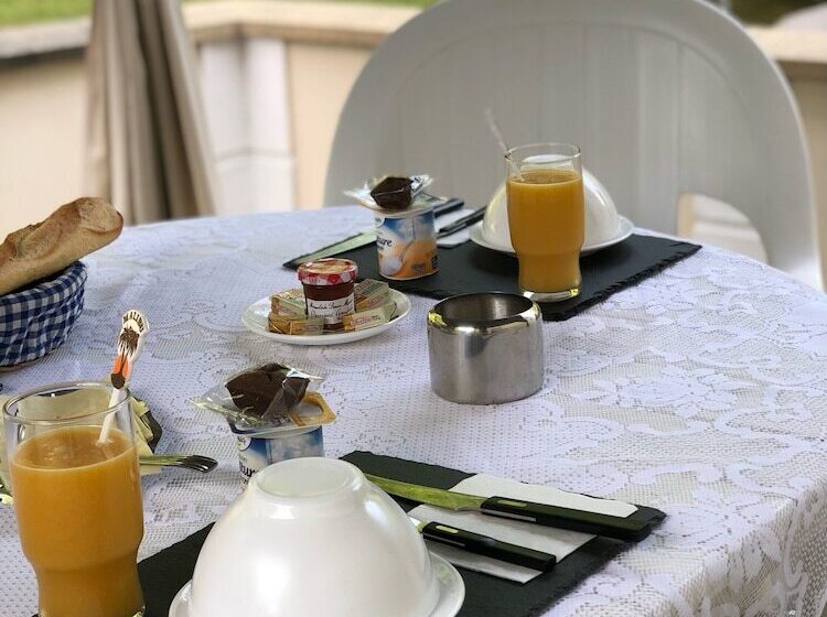 פנסיון Au Petit Nid De Valaine