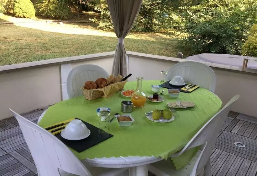 ペンション Au Petit Nid De Valaine