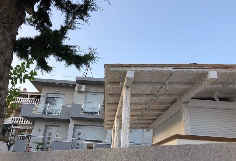 פנסיון Lena Apartments