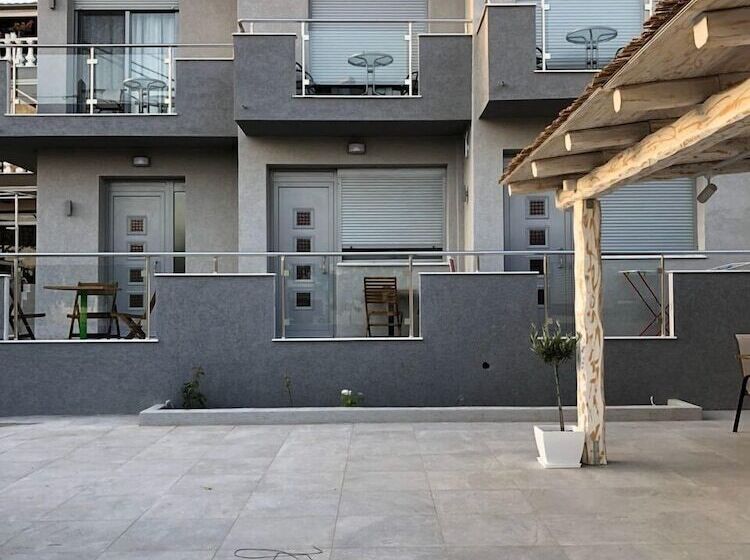 פנסיון Lena Apartments