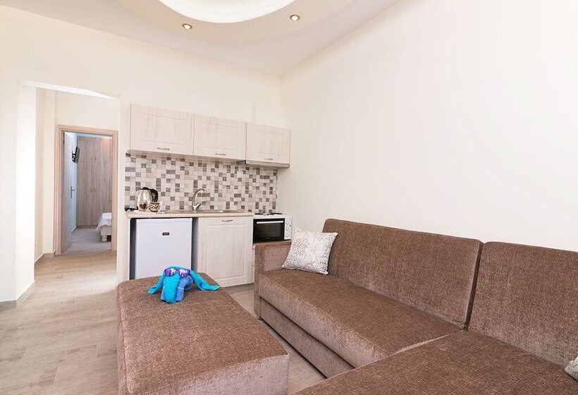 פנסיון Lena Apartments