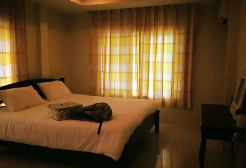 Majatalo Srisawad River Side