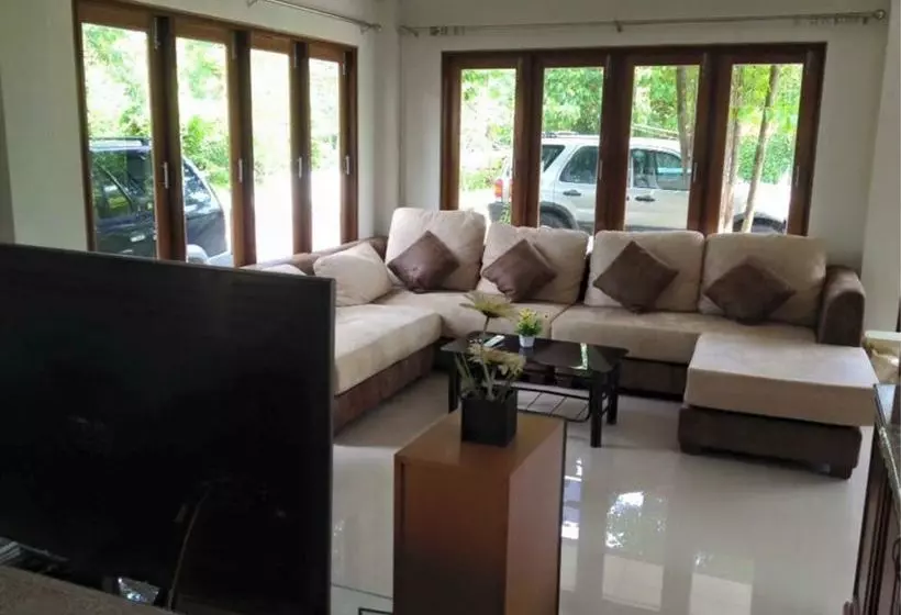 Majatalo Srisawad River Side