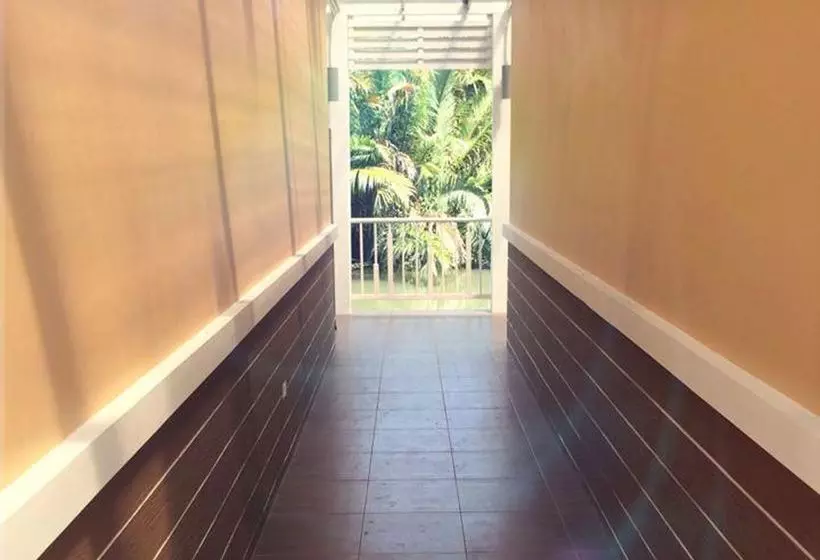 Majatalo Srisawad River Side