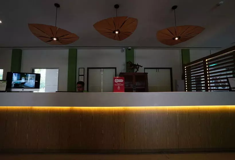 هتل Zen Rooms Changi Village