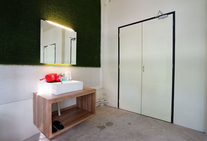 هتل Zen Rooms Changi Village