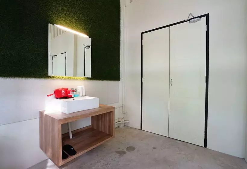 هتل Zen Rooms Changi Village