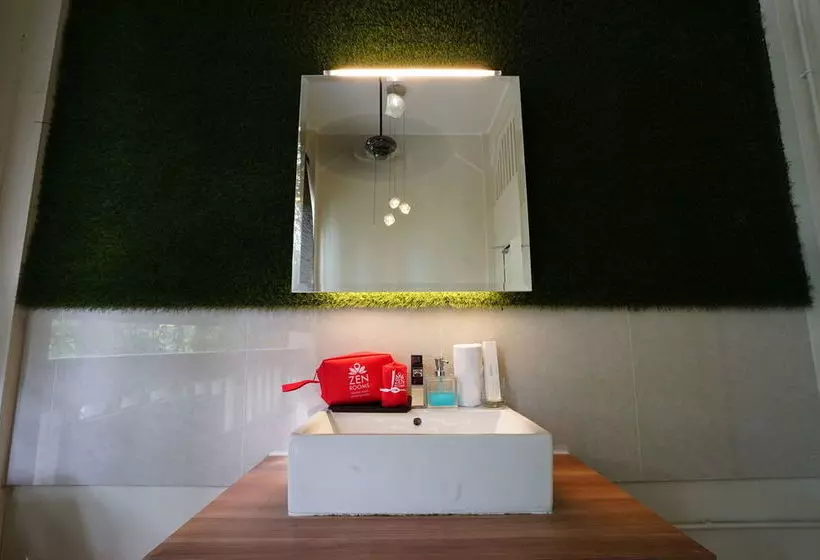 هتل Zen Rooms Changi Village