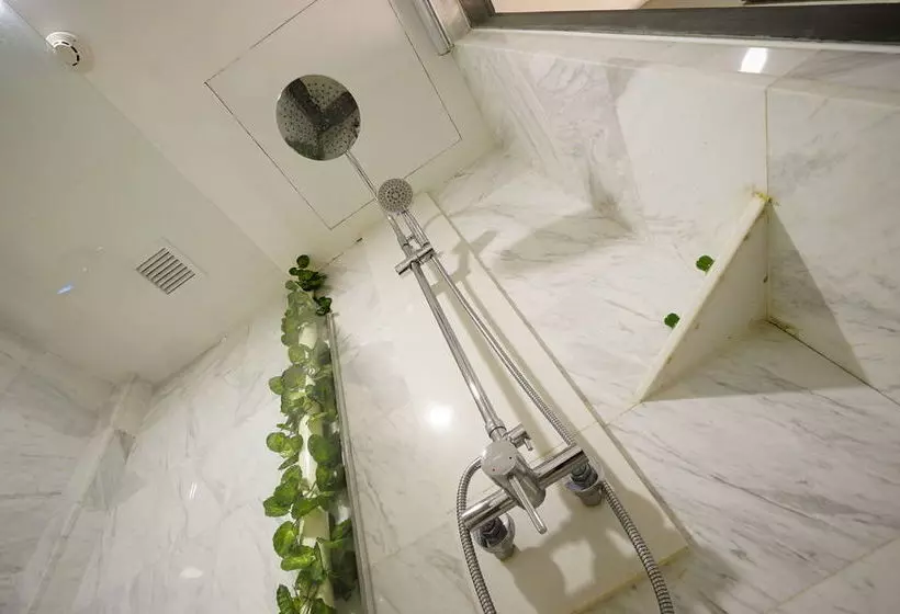 هتل Zen Rooms Changi Village