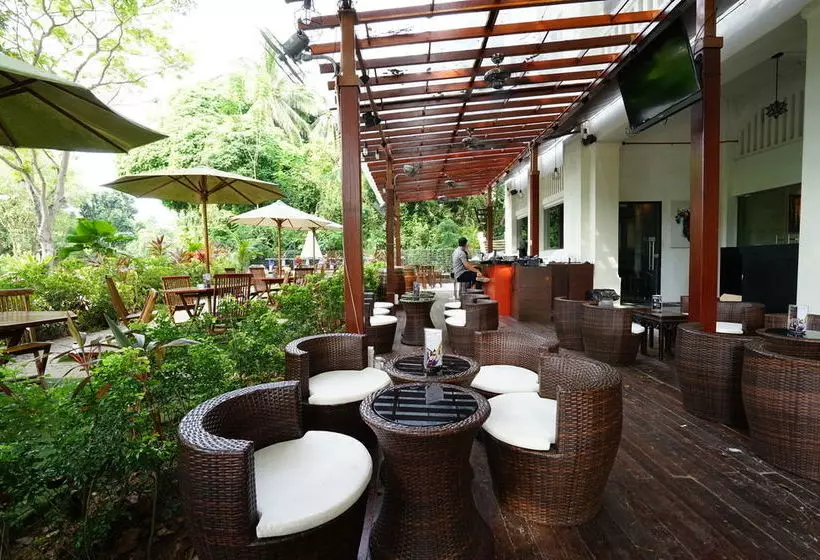 هتل Zen Rooms Changi Village