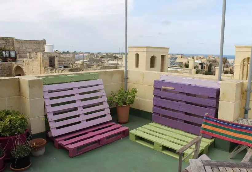 تختخواب و صبحانه Ta Mina Gharb