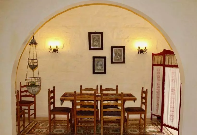تختخواب و صبحانه Ta Mina Gharb