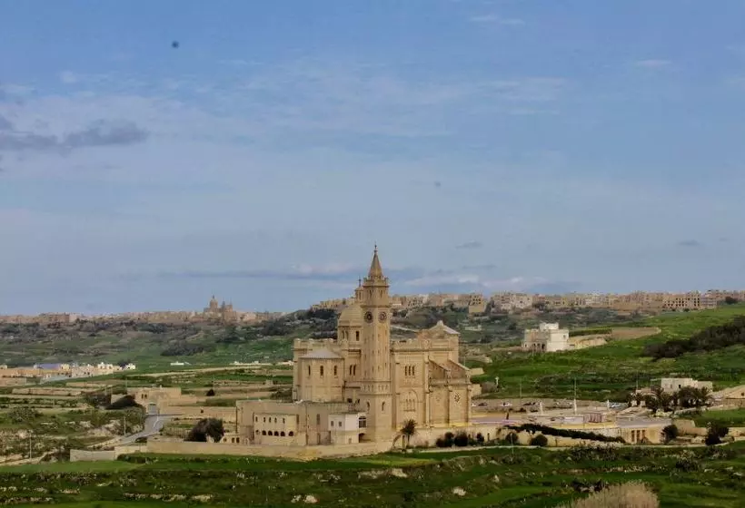 تختخواب و صبحانه Ta Mina Gharb