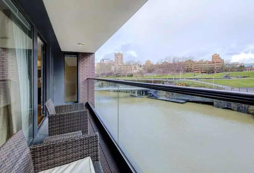 Cleyro Serviced Apartments   Finzels Reach