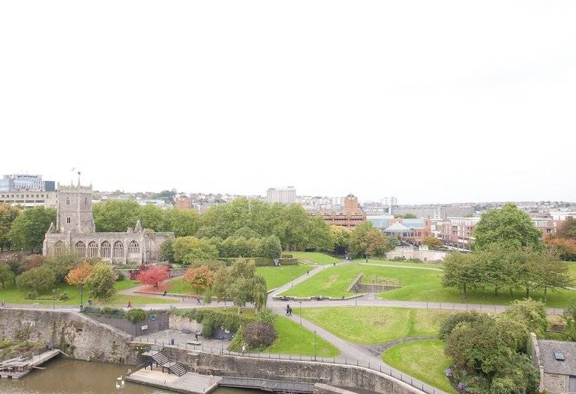 Cleyro Serviced Apartments   Finzels Reach