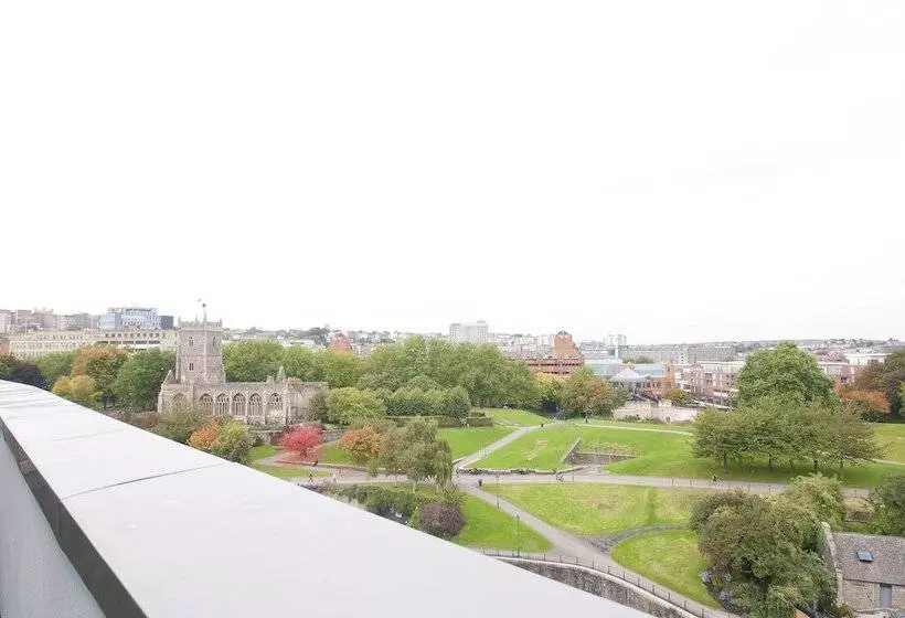 Cleyro Serviced Apartments   Finzels Reach