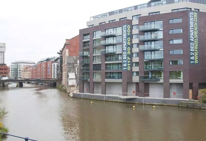 Cleyro Serviced Apartments   Finzels Reach