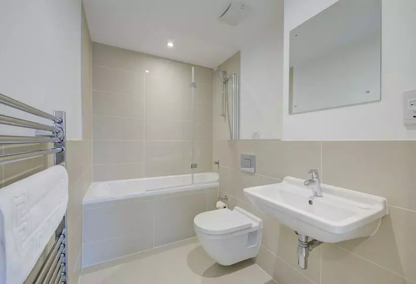 Cleyro Serviced Apartments   Finzels Reach