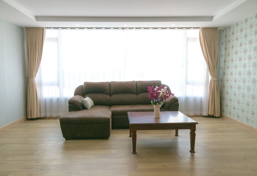 هتل The Canal Ratchaburi