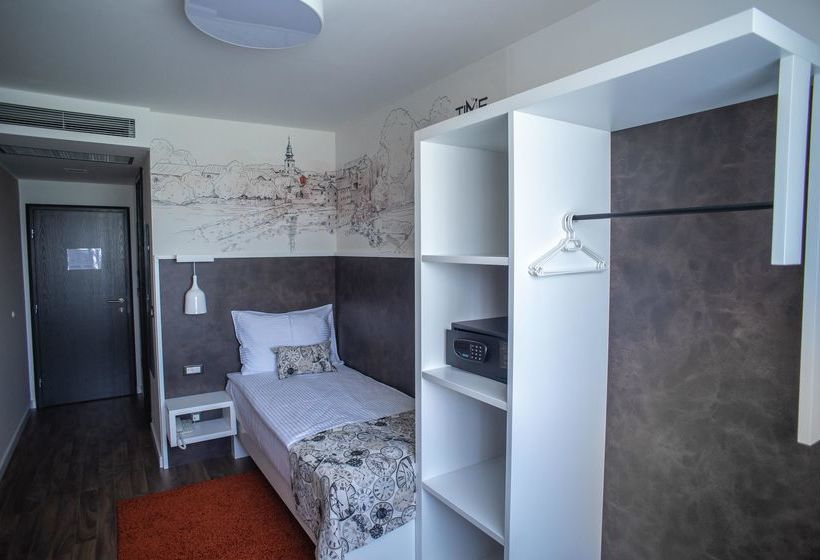 בית מלון כפרי Time